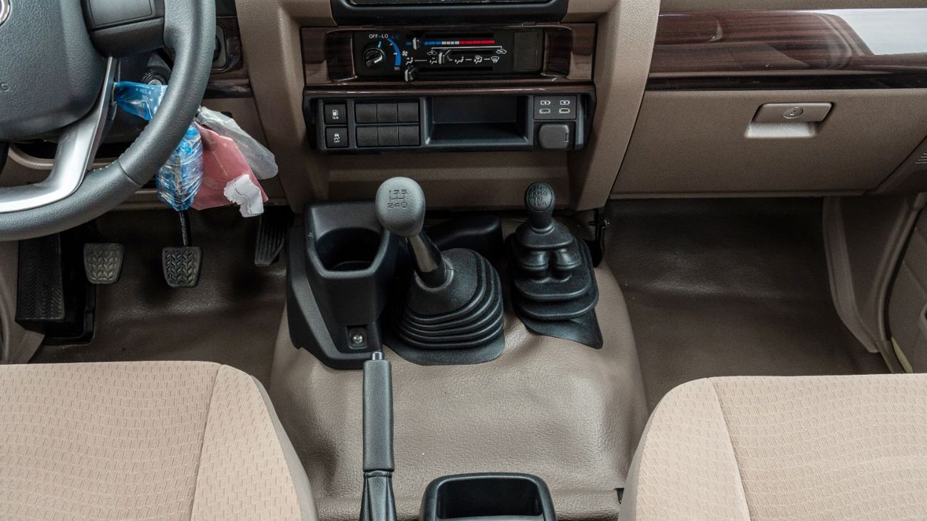 تويوتا لاند كروزر بيك آب 2026 Toyota Land Cruiser LC79 2.8L MT Diesel (Beige-Brown) Basic