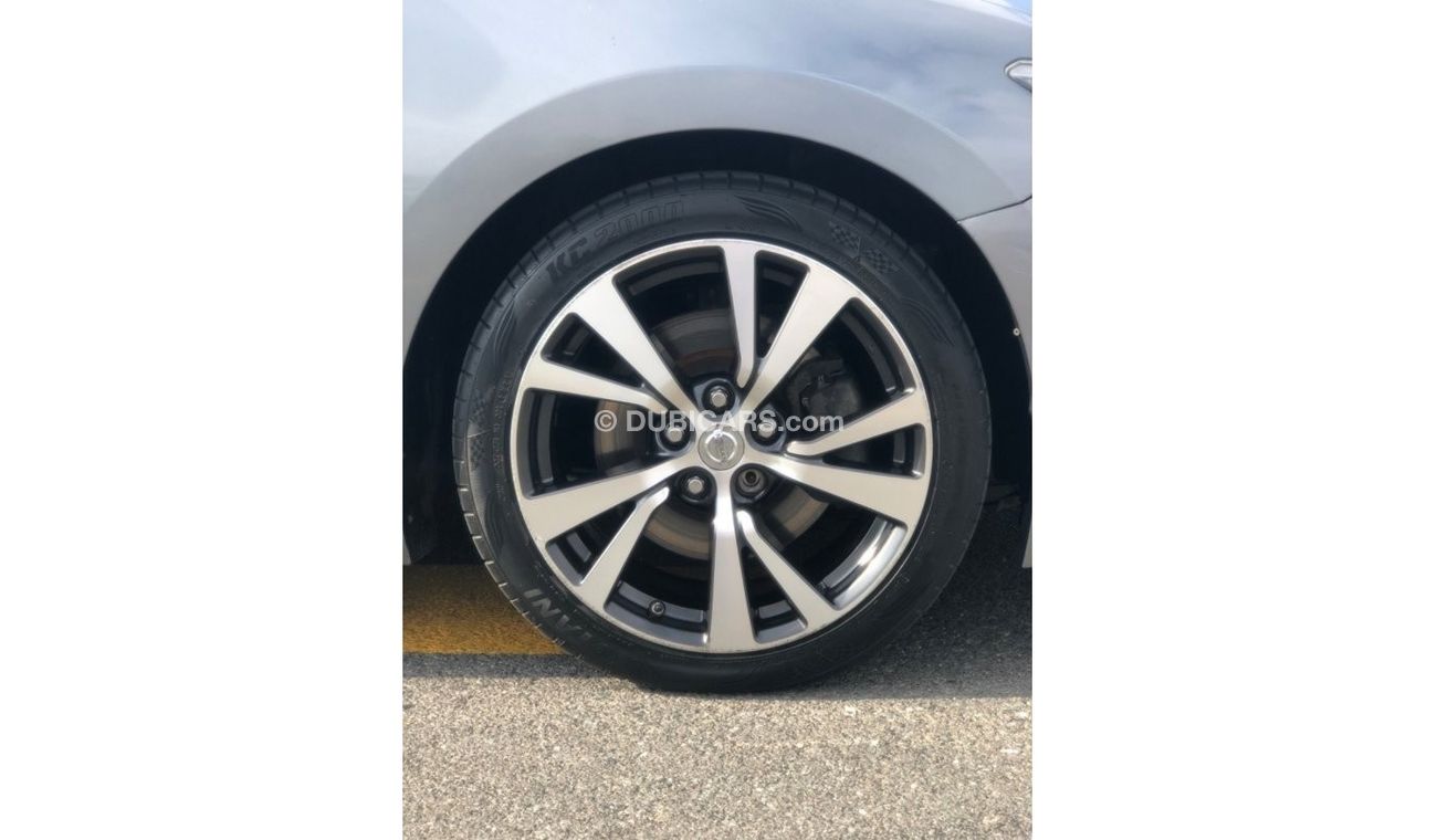 Nissan Maxima SV MODEL 2016 GCC CAR PERFECT CONDITION INSIDE AND OUTSIDE LOW MILEAGE