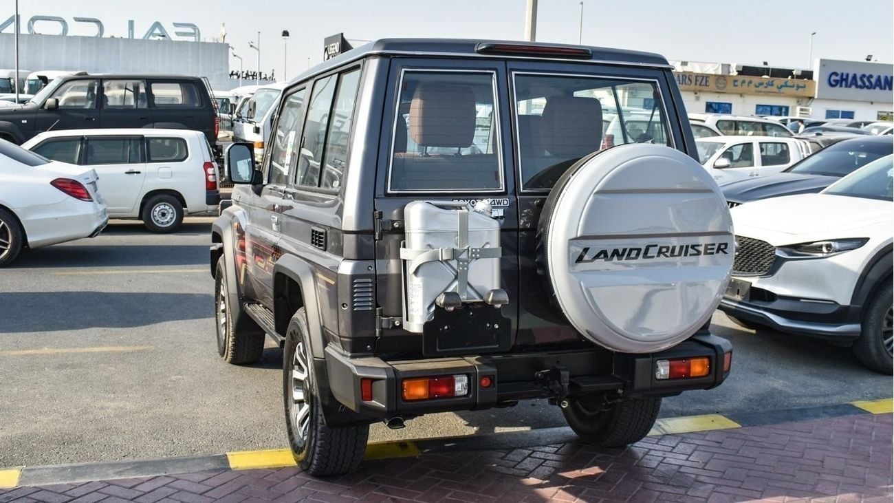 تويوتا لاند كروزر 70 4.0L V6 Petrol A/T