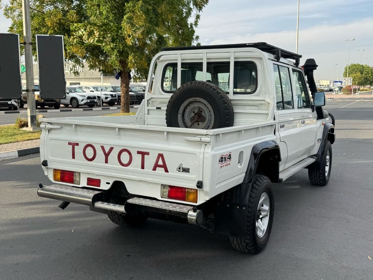 تويوتا لاند كروزر بيك آب Diesel ,Right Hand Drive ,4 Doors ,4.5 Liter ,Manual Transmission ,Power Windows