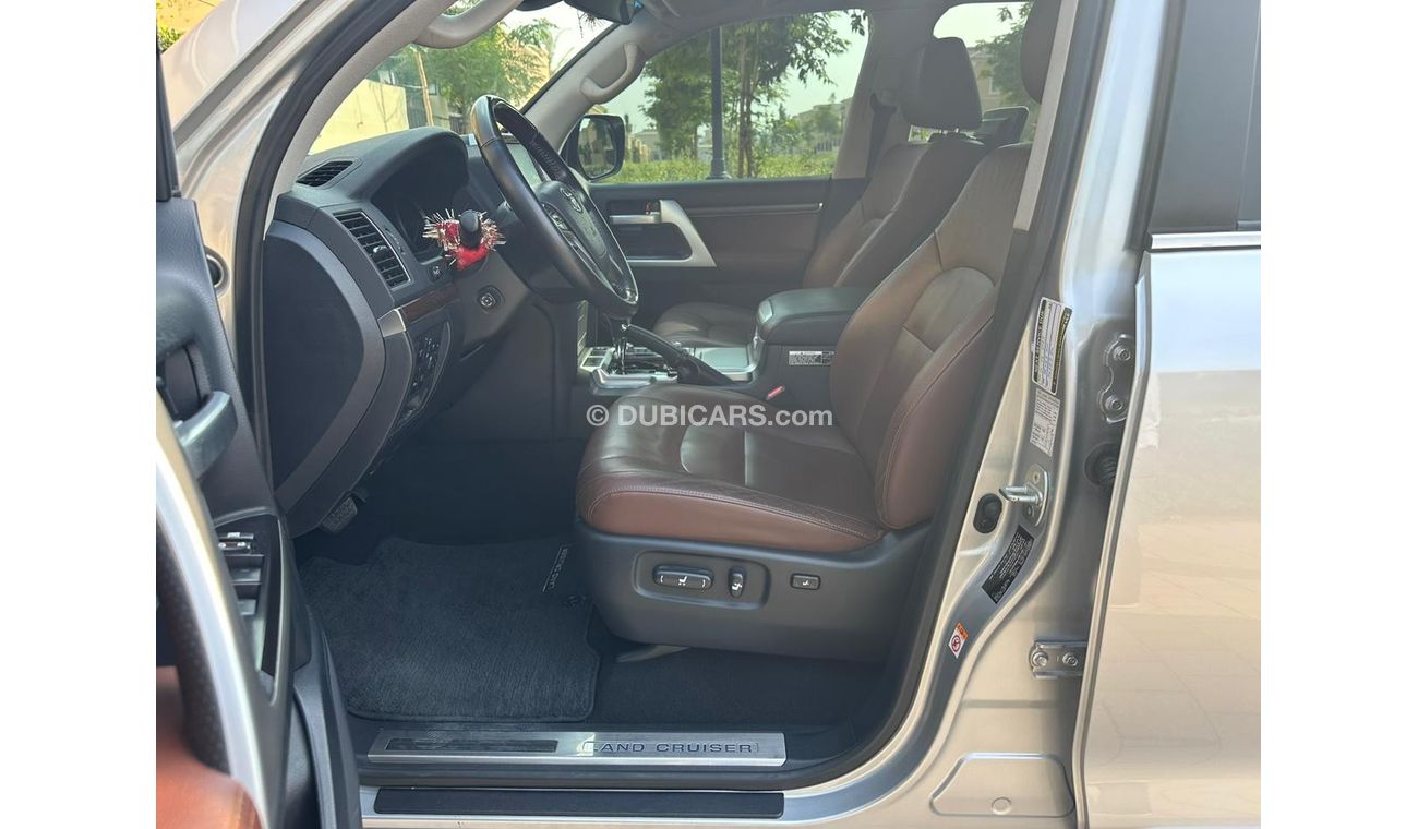 Toyota Land Cruiser VXR TOYOTA LAND CRUISER VX.R 5.7 FULL OPTION