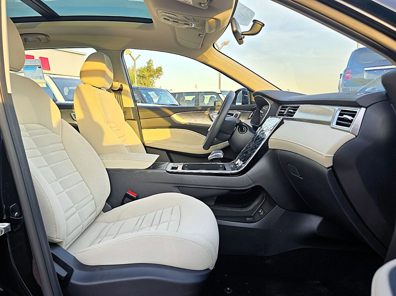 أم جي RX5 Mg RX5 Comfort 1.5l A/T black ⚫ 2024 model with Panoramic Roof and Push Start