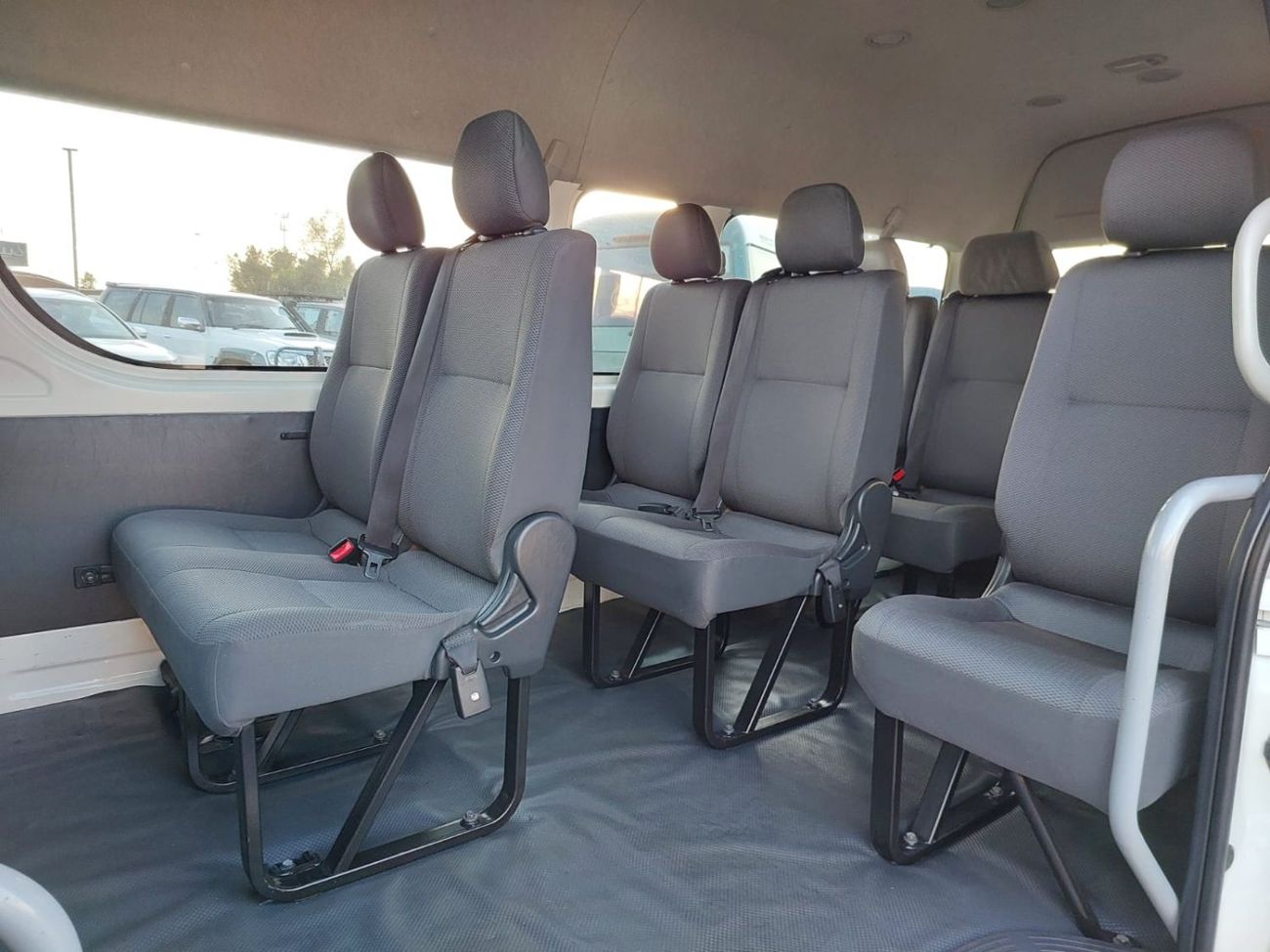 Toyota Hiace TOYOTA HIACE COMMUTER VAN RHD 2018 MODEL 3.0 L DIESEL AUTOMATIC(PM36171)