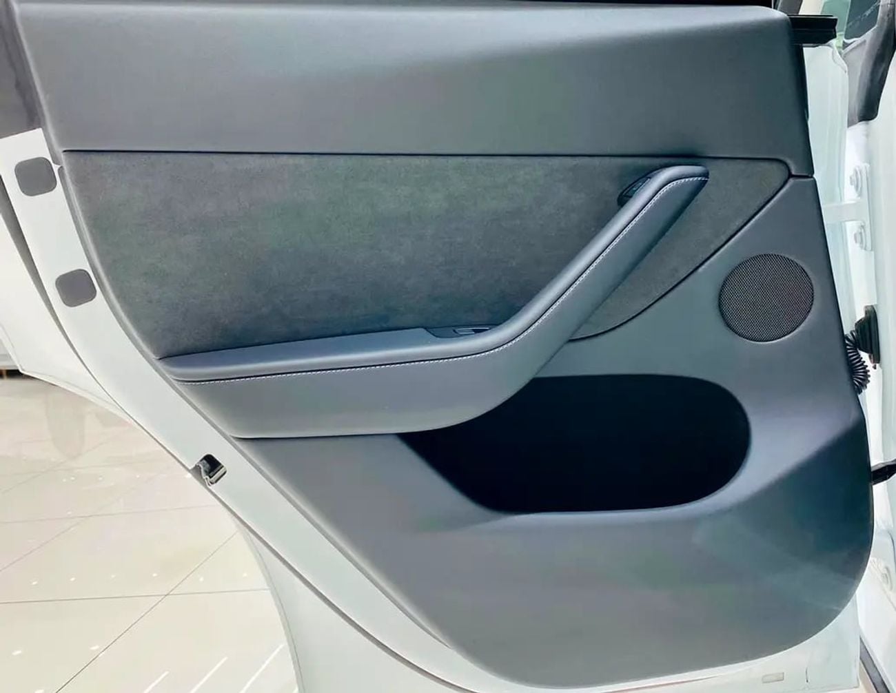 Tesla Model Y LONG RANGE Y DUAL MOTOR MODEL : K M : 10, 000 GCC SPECS UNDER WARRANTY AND SERVICE