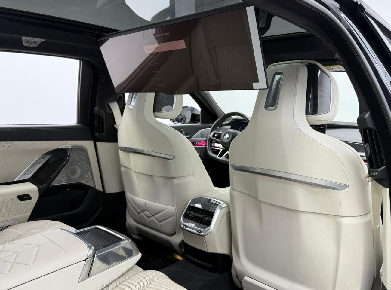 BMW 760Li 2023 BMW 760Li xDrive, Jan/2028 BMW Warranty, BMW Full Service History, Excellent Condition, GCC