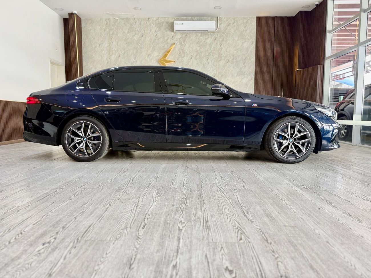 بي أم دبليو 520i BMW 520I M SPORT 2024 UNDER WARRANTY FULL OPTION