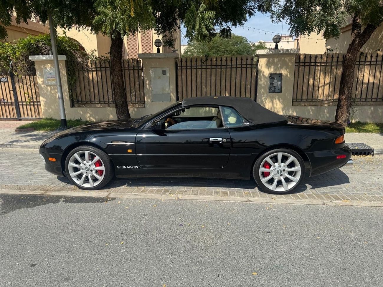أستون مارتن DB7 Volante