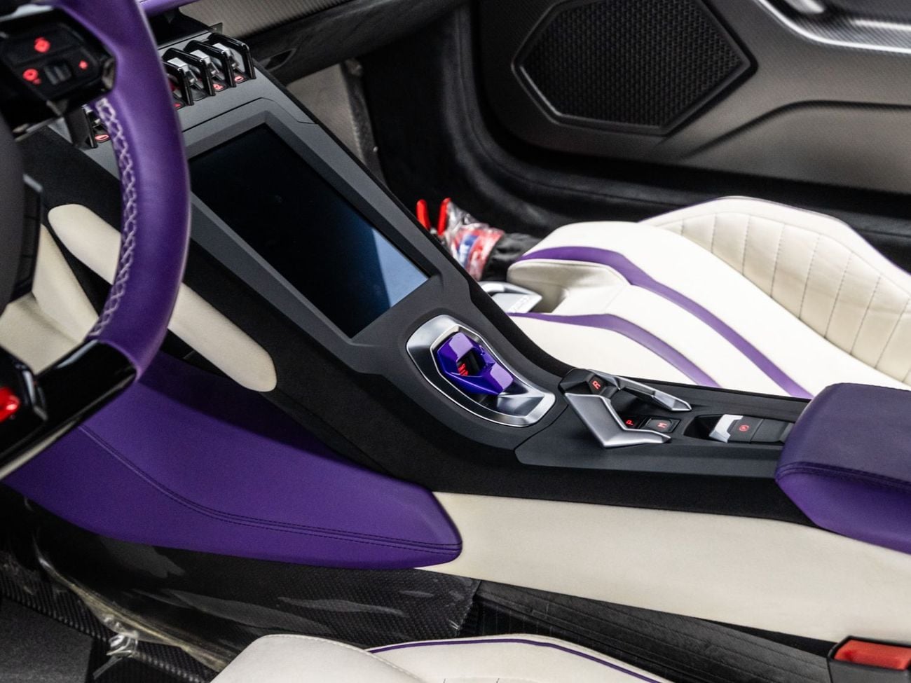 لامبورغيني هوراكان BUY NOW, PAY 2027 | THE BLACKLINE STANDARD | 2027 Lamborghini Warranty, Full Carbon, GCC