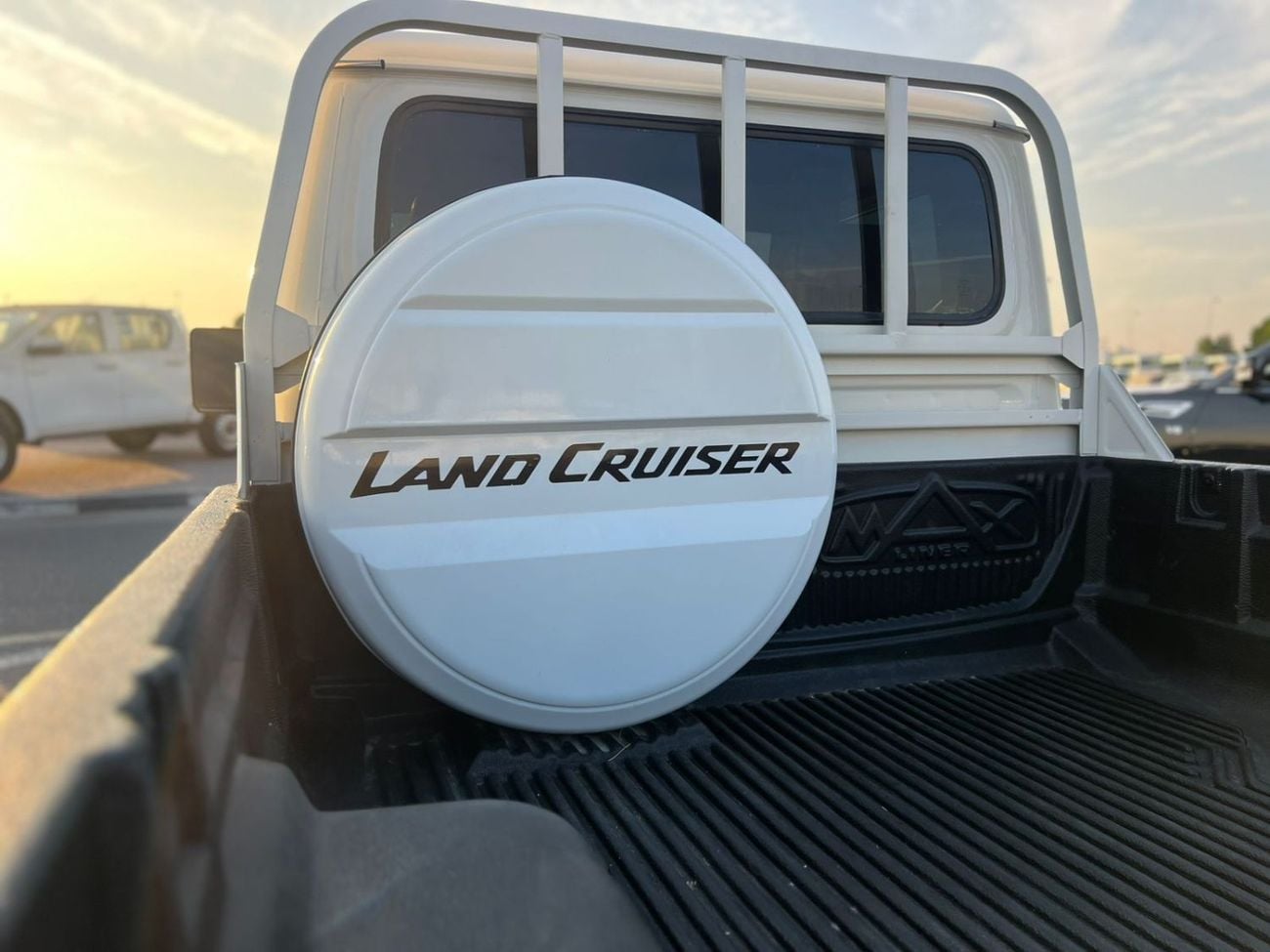 تويوتا لاند كروزر بيك آب 2018 Toyota Land Cruiser Pick up - Single Cabin - 4.0L V6 - AWD 4x4 - Patrol Manual - Fully Maintain