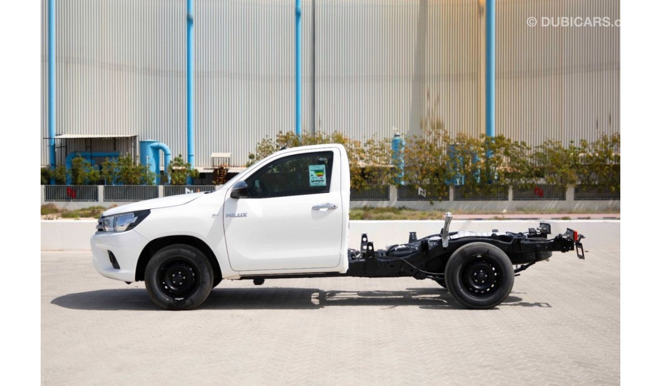 Toyota Hilux 2023 Toyota Hilux 4X2 2.7 Chassis Cab - Super White inside Black