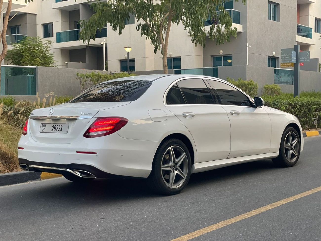 Mercedes-Benz E300 2017 Mercedes Benz E 300 4Matic Full Option 2.0L V4 Turbo Full Option With Sensors and Radar -