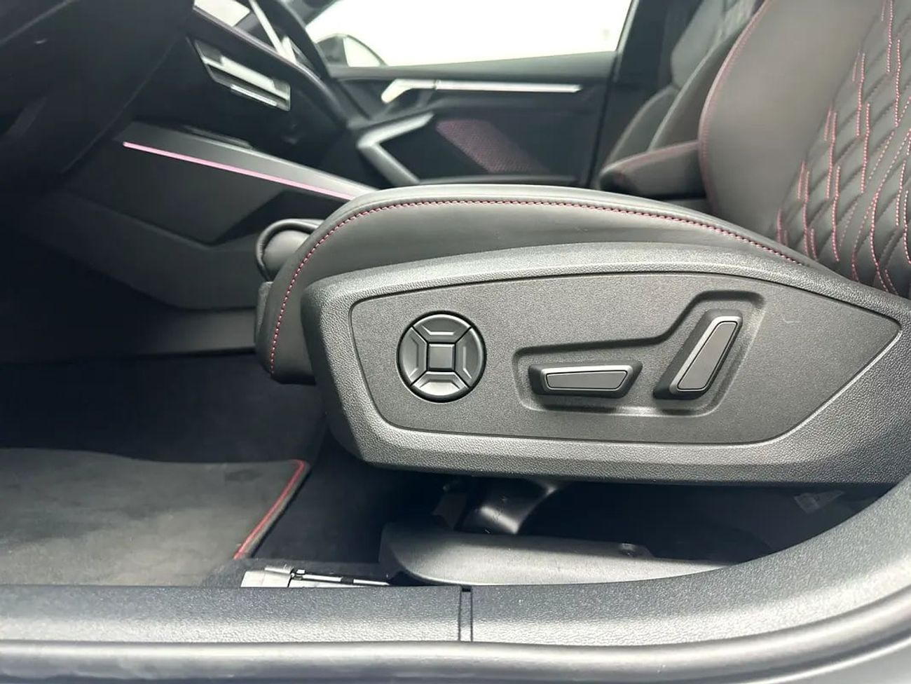 Audi S3 Sedan TFSI 333hp (Ref# 77722)