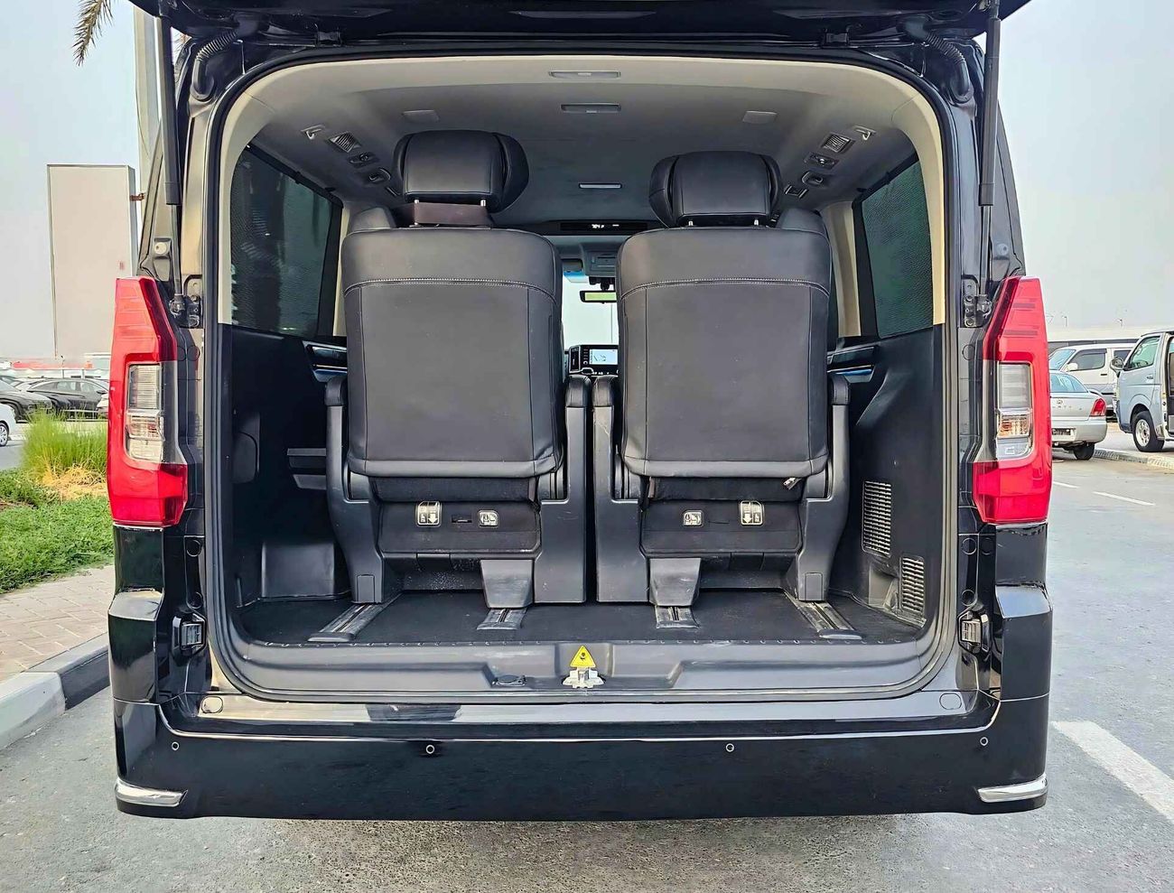 Toyota Granvia PREMIUM / FULL OPT/  ORG KMS/ ORG PAINT/ 2198 MONTHLY / LOT#8003492