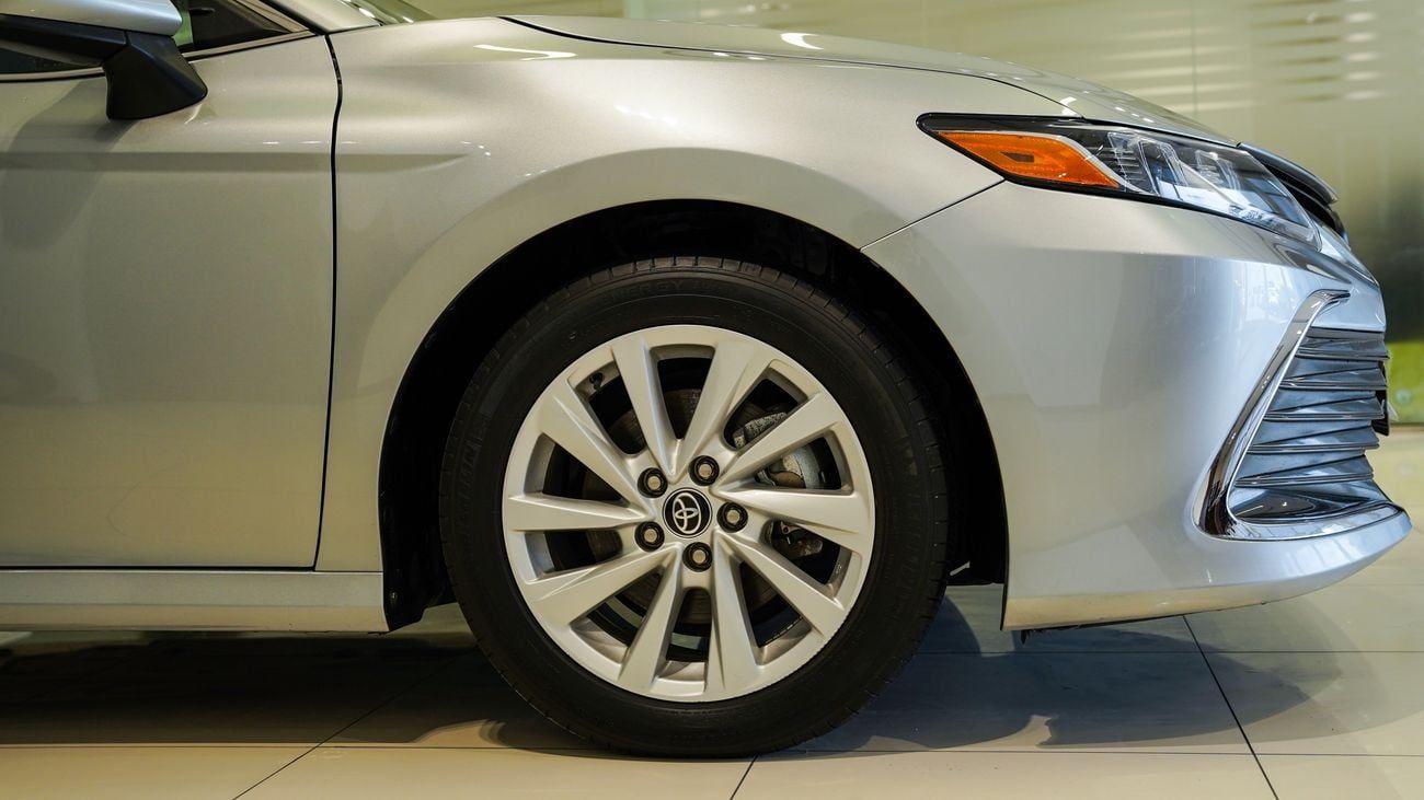 Toyota Camry LE 2.5L (176 HP)