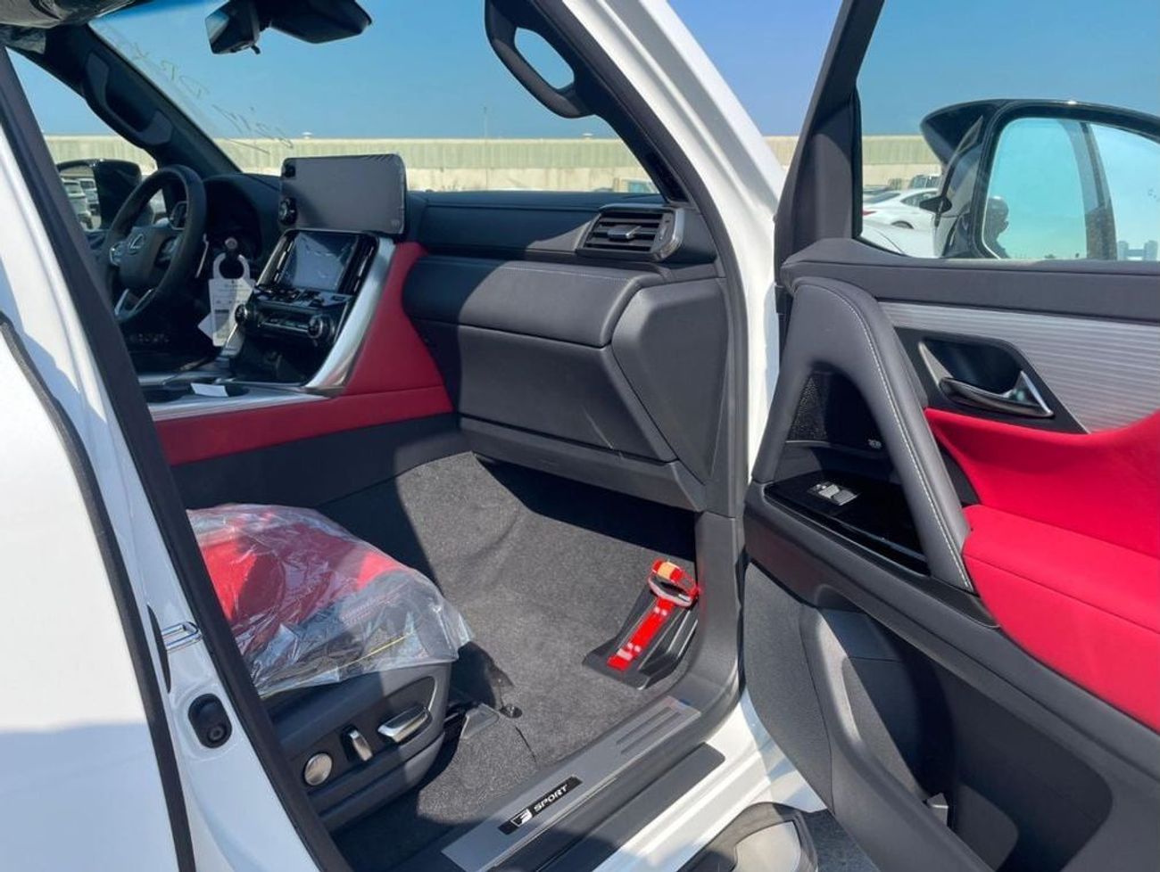 Lexus LX 700h 2026 Lexus LX700h F-Sport 3.5L AT Hybrid (White)