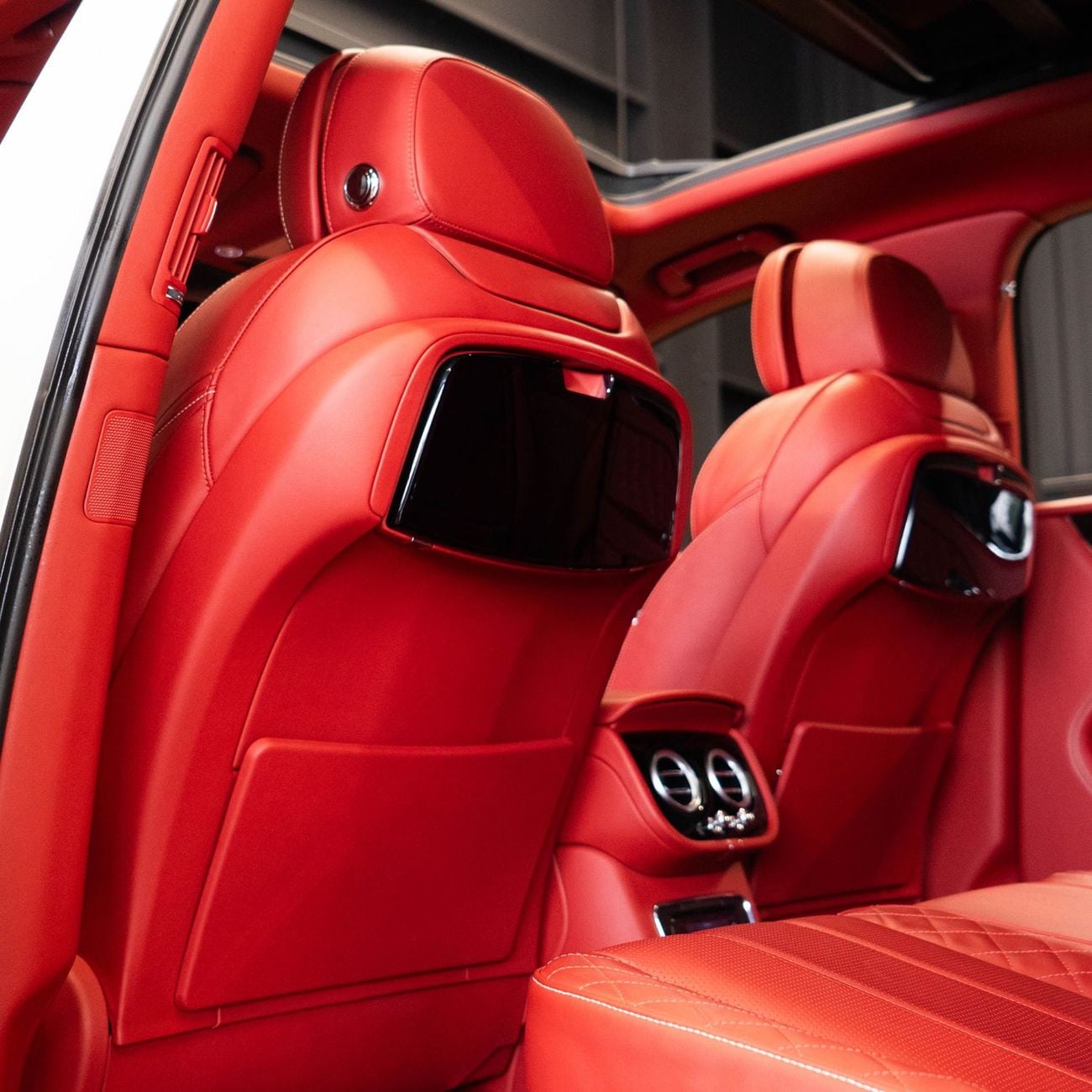 بنتلي بينتايجا AED 5,448 P.M • 0% Downpayment • Bentley Bentayga • 1 Year WarrantyAED 5,448 P.M • 0% Downpayment •