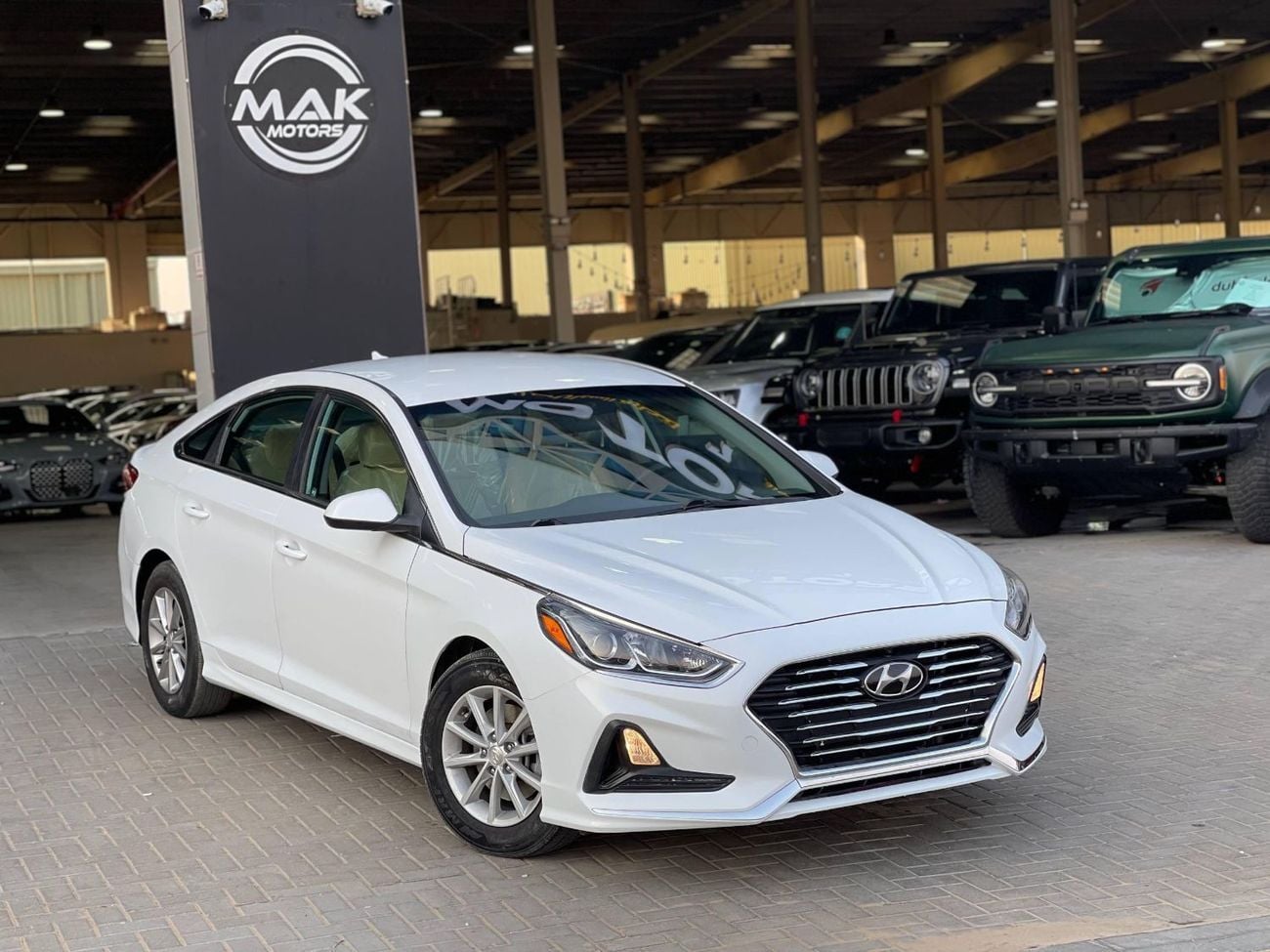 Hyundai Sonata Mid option 2.5L 2.5L V4 / LOW MILEAGE / BIG SCREEN / CAR PLAY ANDROID AUTO / IN PERFECT CONDITION