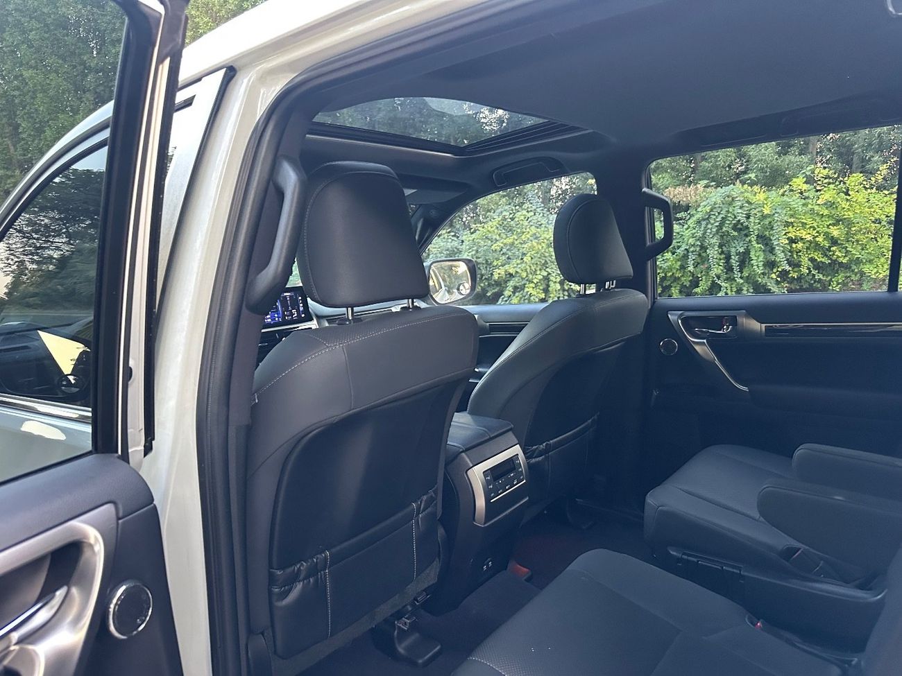 Lexus GX460 Premium 4.6L V8 | 301 HP | 2023 | VIP 6-Seater | Full Service History | Excellent Condition | 54,000