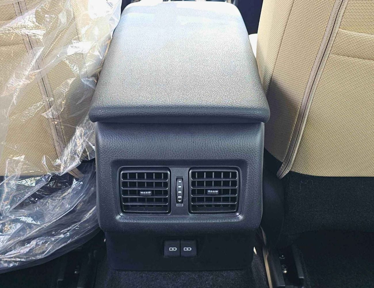 Toyota Camry E-PLUS HYBRID / 2.5L V4 PETROL / PUSH START / DVD+CAMERA / SUNROOF / (CODE # E-PLUS)