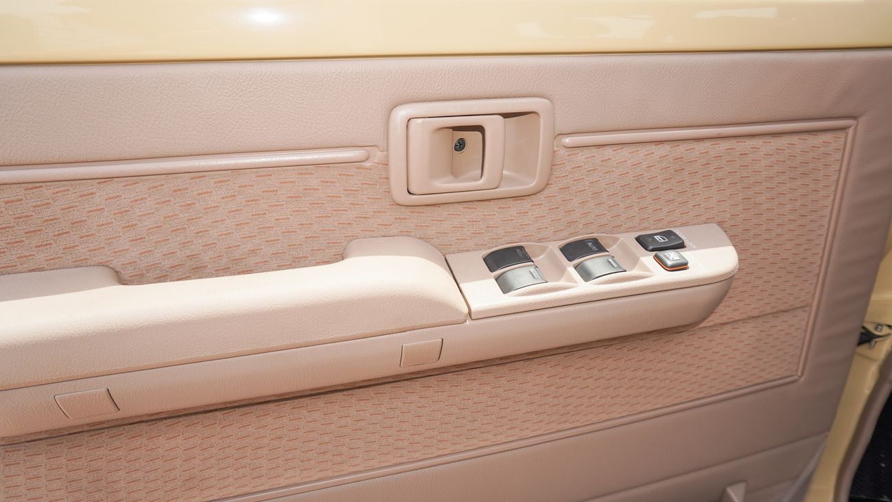 Toyota Land Cruiser 70 LX 4.0L M/T