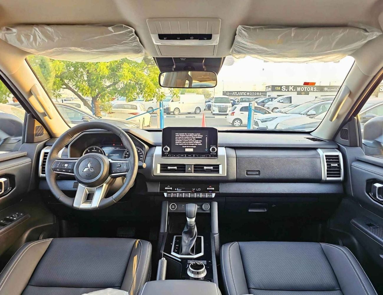 Mitsubishi L200 SPORTERO (NON GCC) SPORTERO || 2.4L DIESEL V4 A/T | PUSH START | LEATHER WITH DRIVER PWR SEAT | REAR CAMERA (CODE # SPT