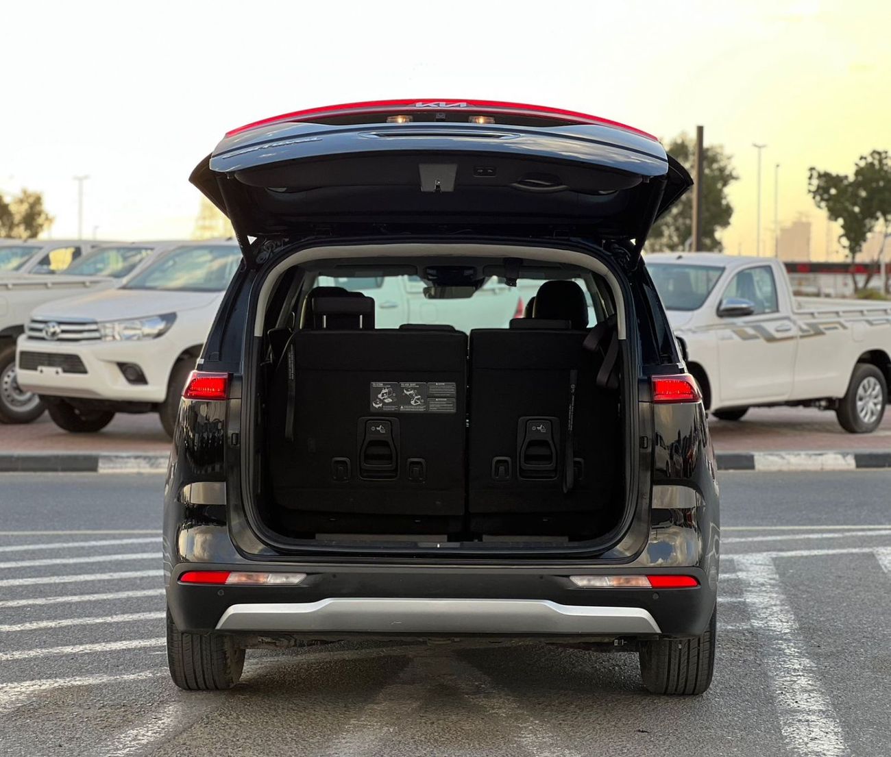 كيا كارنيفال 2022 Kia Carnival EX 3.5 V6 FWD- Full Option - 7 Seater - Front & Rear Radar Sensor - Trunk / Door F