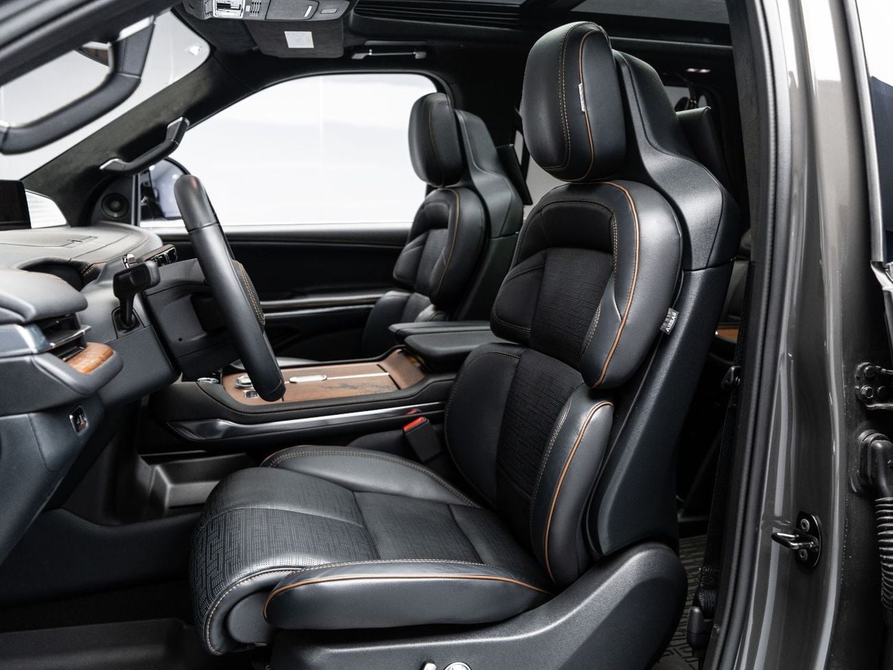 Lincoln Navigator 2025 Lincoln Navigator Presidential, 3.5L V6, AWD, 440bhp, 10 Speed Automatic (Selectshift)