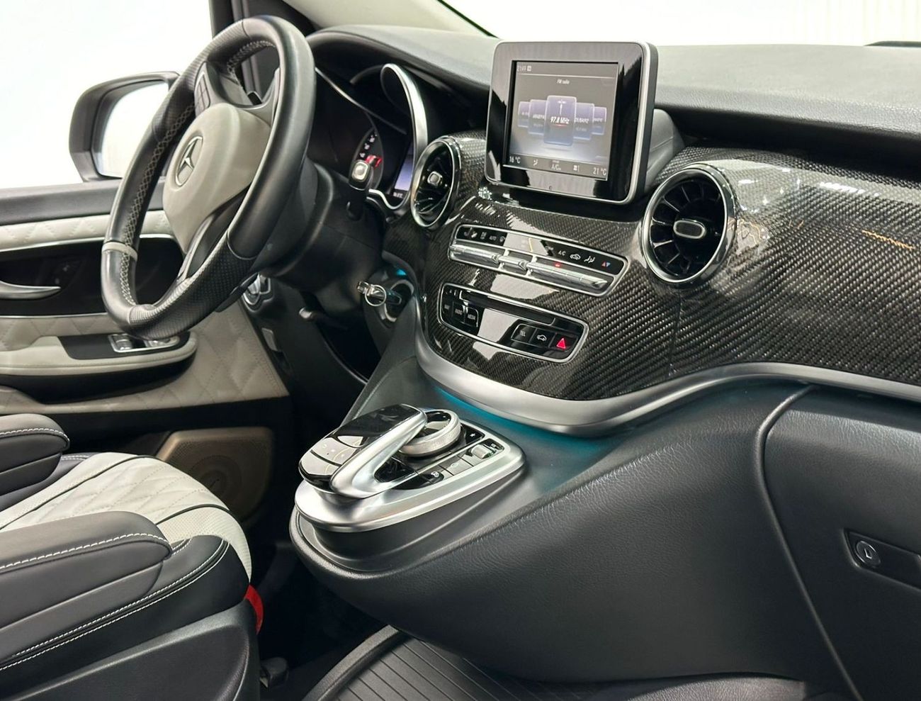 Mercedes-Benz V 250 Std 2020 Mercedes Benz V250 Driven-Landjet, Warranty, Full Service History, Fully Loaded, GCC