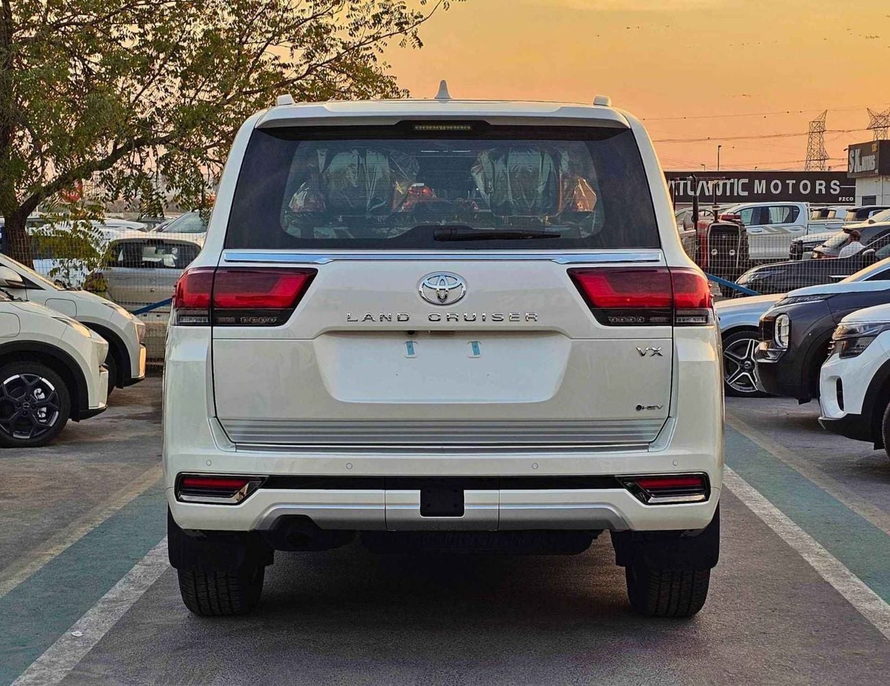 تويوتا لاند كروزر VX HYBRID / 3.5L V6 PETROL / RADAR / BIG DVD / JBL SPKRS / LETAHER WITH MEMORY SEATS (CODE # VXH25)