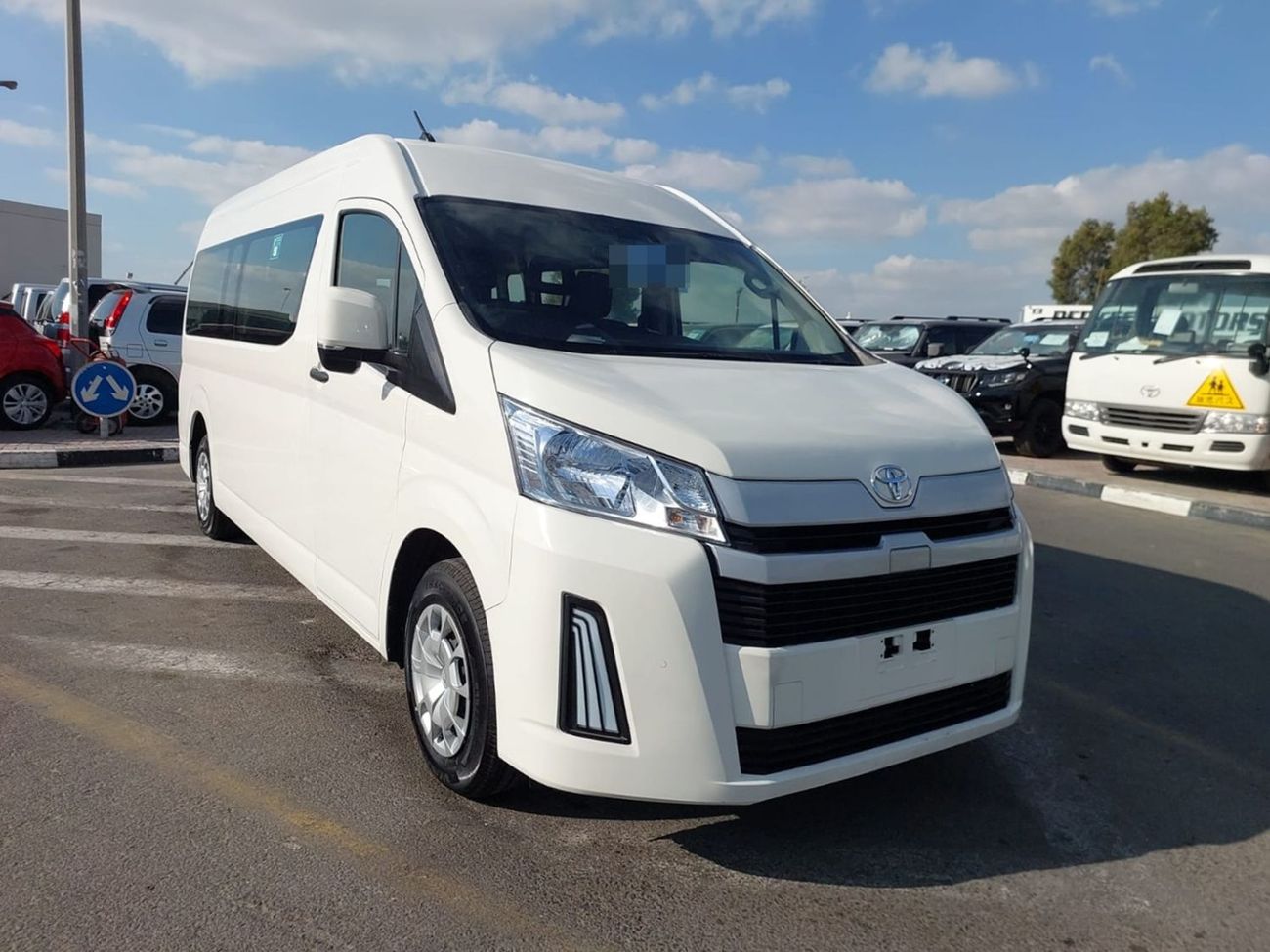 Toyota Hiace TOYOTA HIACE COMMUTER VAN RHD 2020 MODEL 2.8 L DIESEL AUTOMATIC(PM14152)
