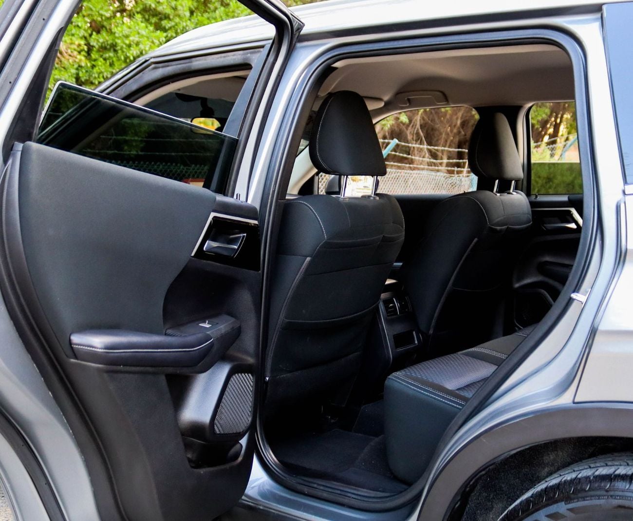 Mitsubishi Outlander GLX Basic 2.4L (5 Seater) ميتسوبيشي أوتلاندر 2023 خليجي GLS  2.4L (5 Seater) بحالة ممتازة