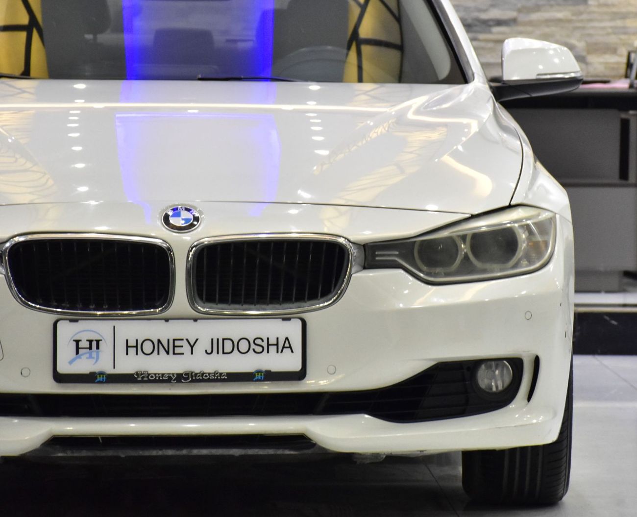 بي أم دبليو 320 EXCELLENT DEAL for our BMW 320i ( 2014 Model ) in White Color GCC Specs