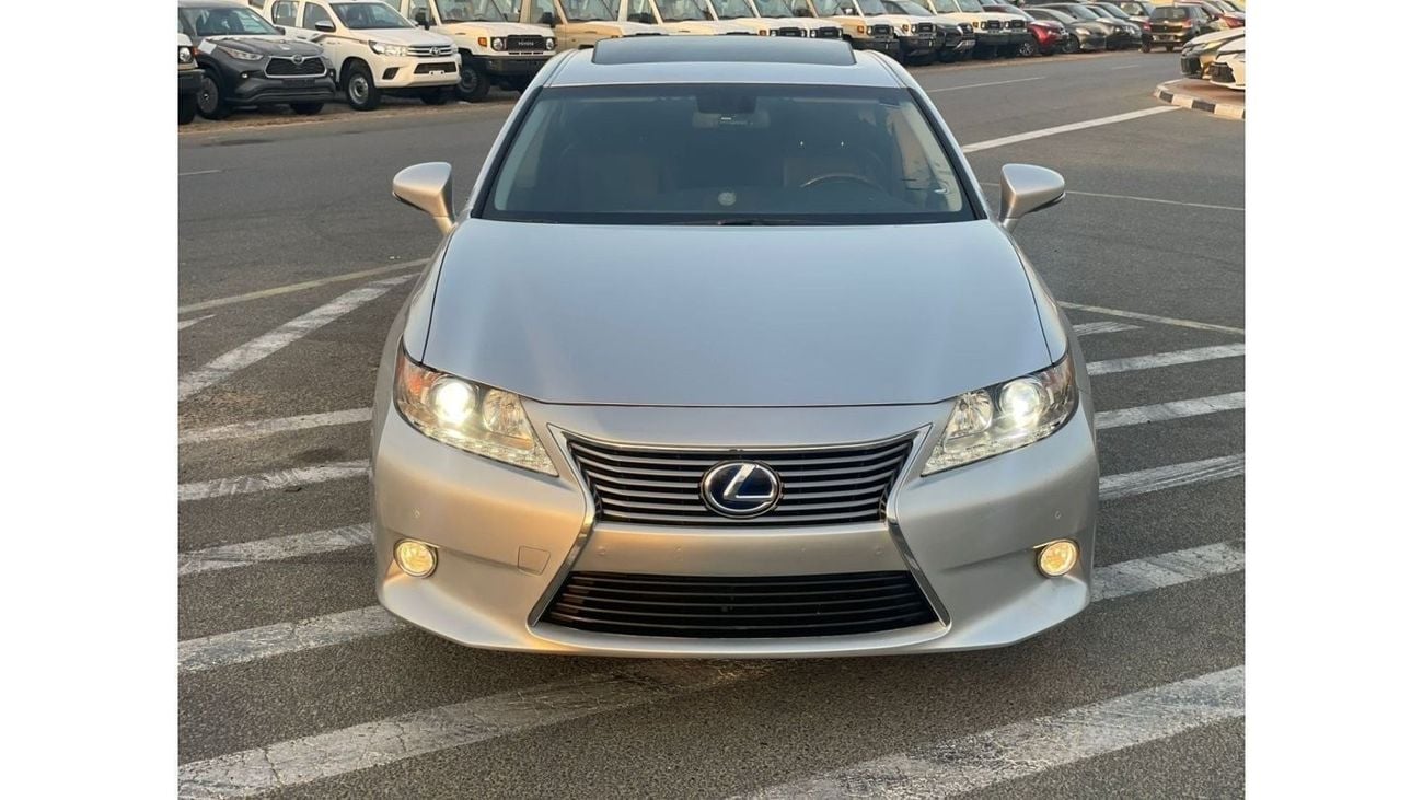 لكزس ES 300 2013 Lexus ES300H Hybrid 2.5L V4 - Japanese Specs Full Option - Without Accident