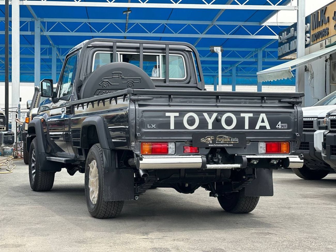 تويوتا لاند كروزر بيك آب S/C LC79 2.8 لتر ديزل أوتوماتيك // 2026 // كاملة المواصفات مع رادار، ثلاجة، قفل تفاضلي، مشغل DVD وكا