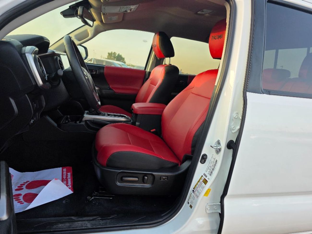 تويوتا تاكوما 2023 Model SR5 Push button, 4x4 and leather seats