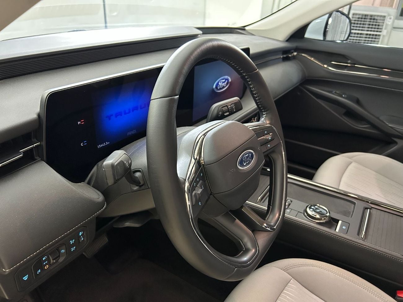 فورد توروس AMBIENTE TPC1223 / AL TAYER MOTORS /AL QOUZ SHOWROOM