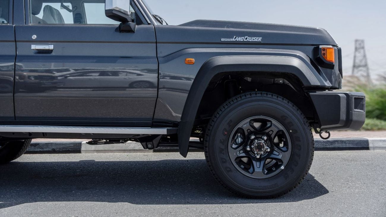 تويوتا لاند كروزر 70 2026 Toyota Land Cruiser LC76 4.0L AT Petrol (Grey-Brown) With Radar