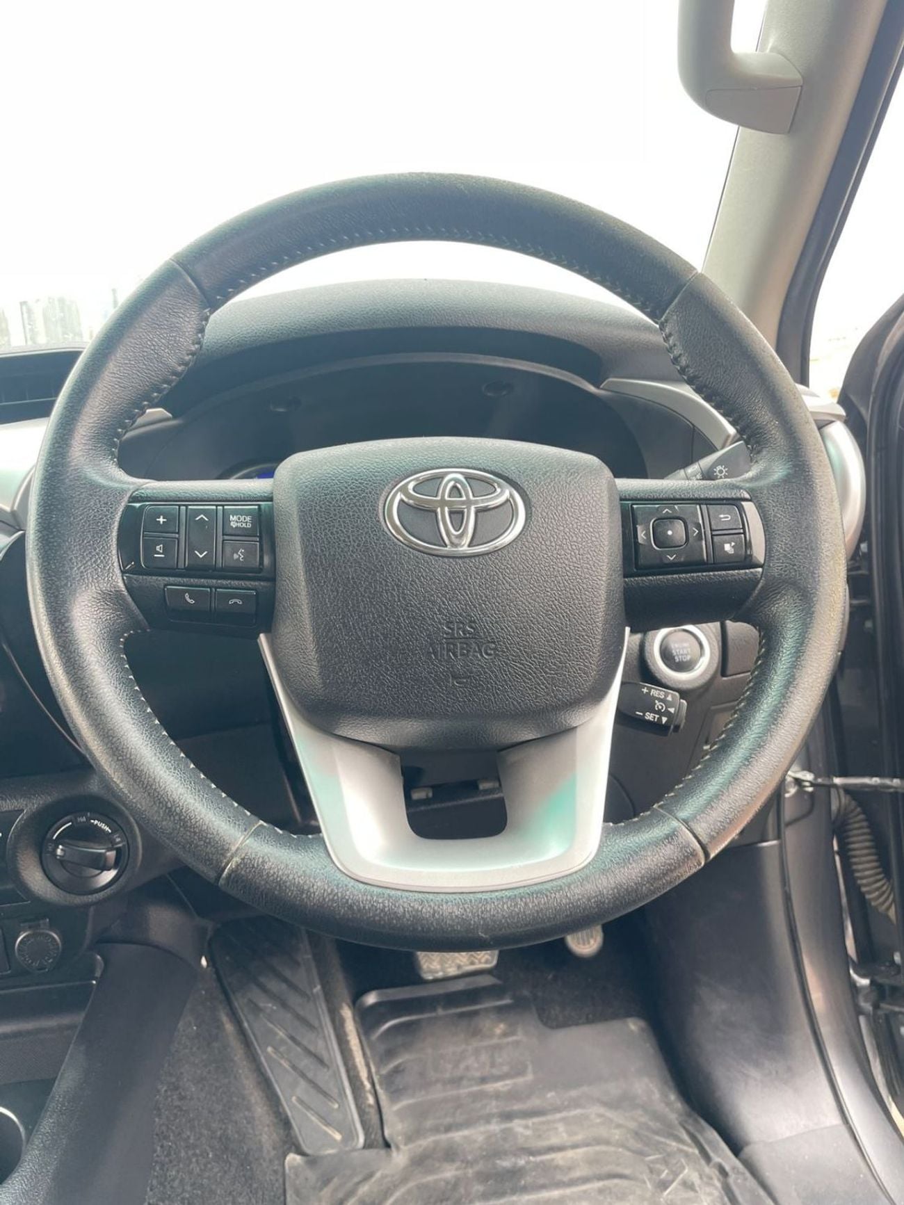 Toyota Hilux TOYOTA HILUX PICK UP SR5 YEAR 2017 (GREY ) 4WD AT DIESEL = RIGHT HAND
