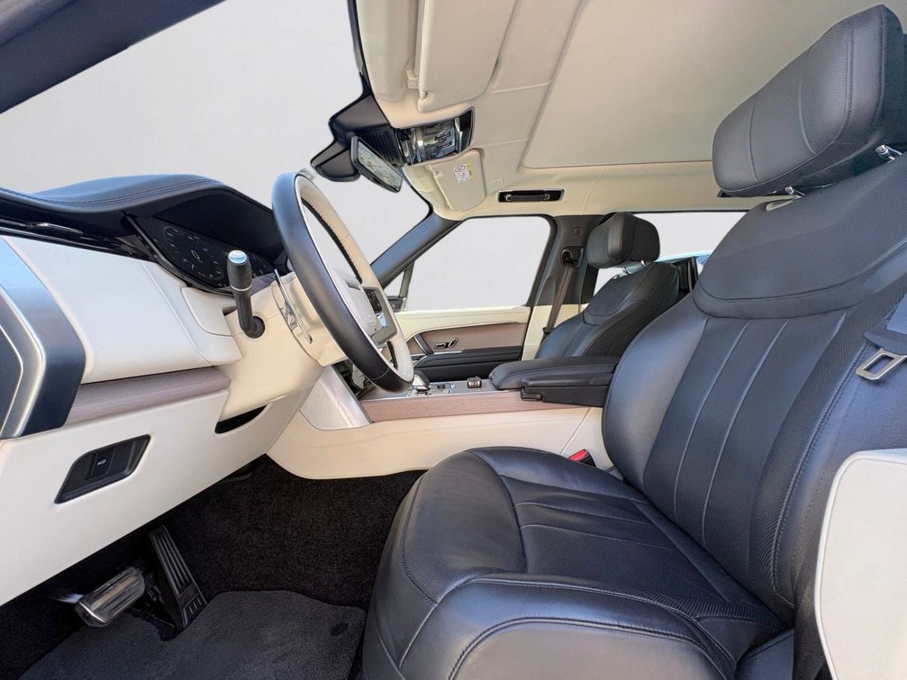 لاند روفر رينج روفر AED 10,240 P.M | 0% DOWN PAYMENT | RANGE ROVER VOGUE AUTOBIOGRAPHY | 4.4L TWIN-TURBO V8 – 523 HP | F