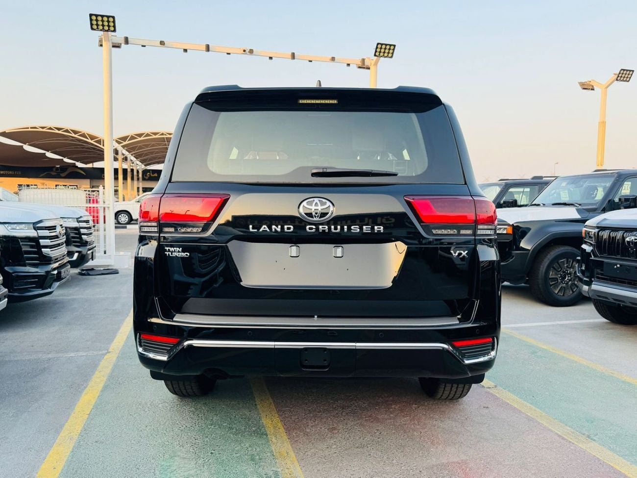 تويوتا لاند كروزر TOYOTA LC 300 VX 3.5L PTR GCC A/T F/O BLACK 2025