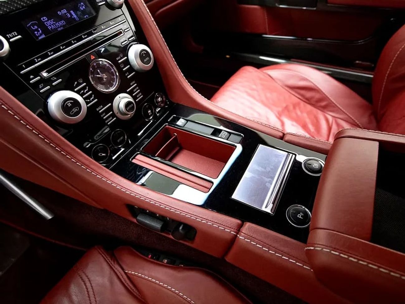 Aston Martin DBS Standard