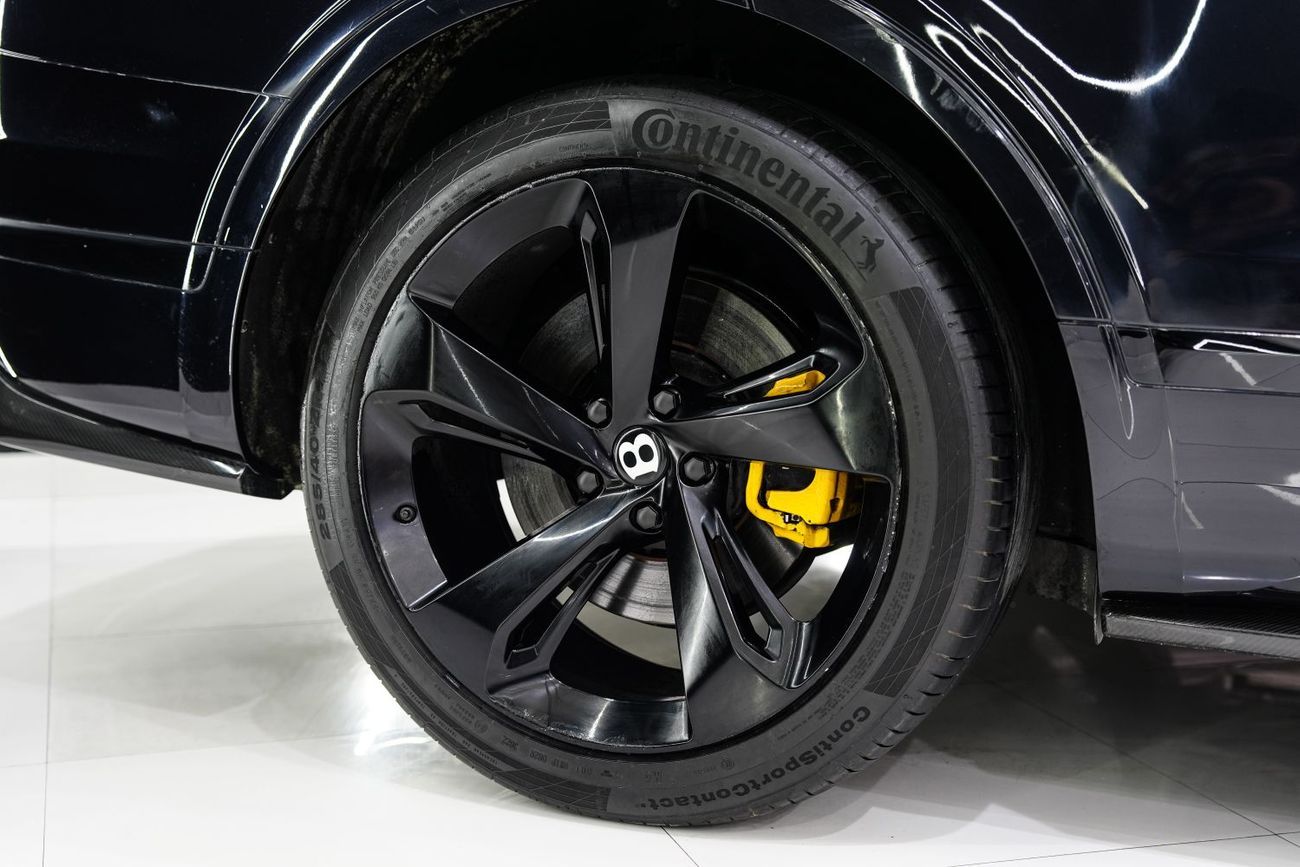 بنتلي بينتايجا W12 Mulliner, Carbon Body Kit, Individual Rear Seats w/ Entertainment, GCC Spec!!