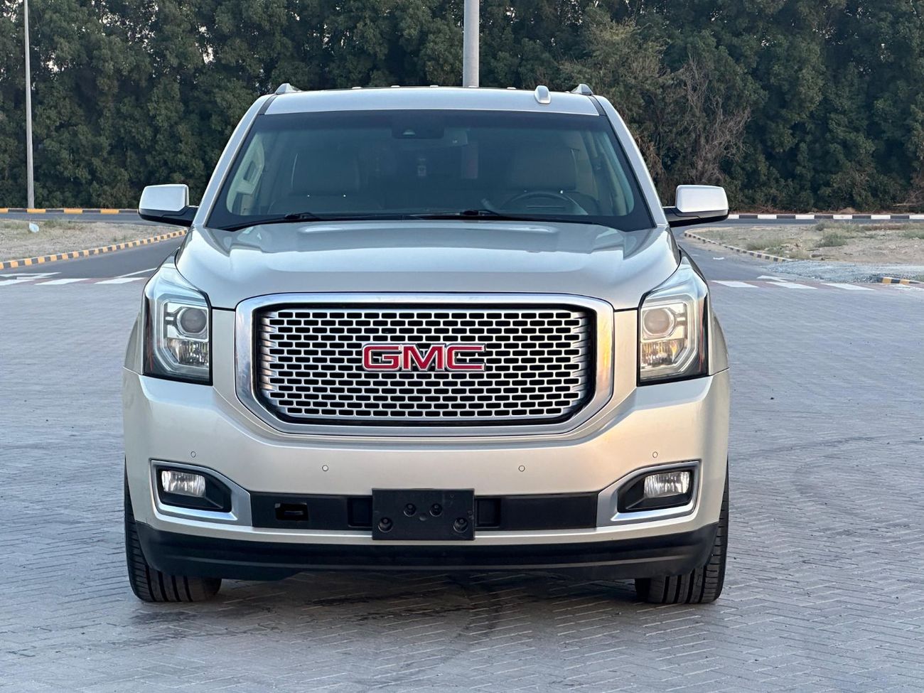 GMC Yukon Denali 6.2L (8 Seater)