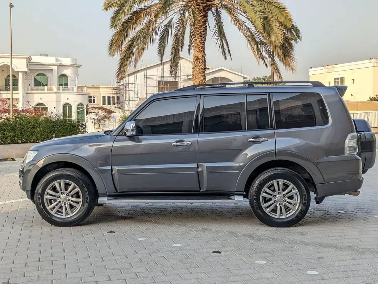ميتسوبيشي باجيرو GLS TOP FULL OPTION V6 3.8L IN EXCELLENT CONDITION