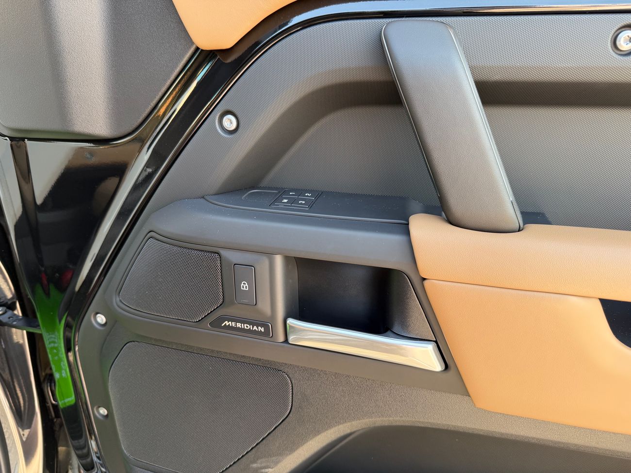 لاند روفر ديفندر X DYNAMIC BLACK EDITION GCC DUBAI AL TAYER