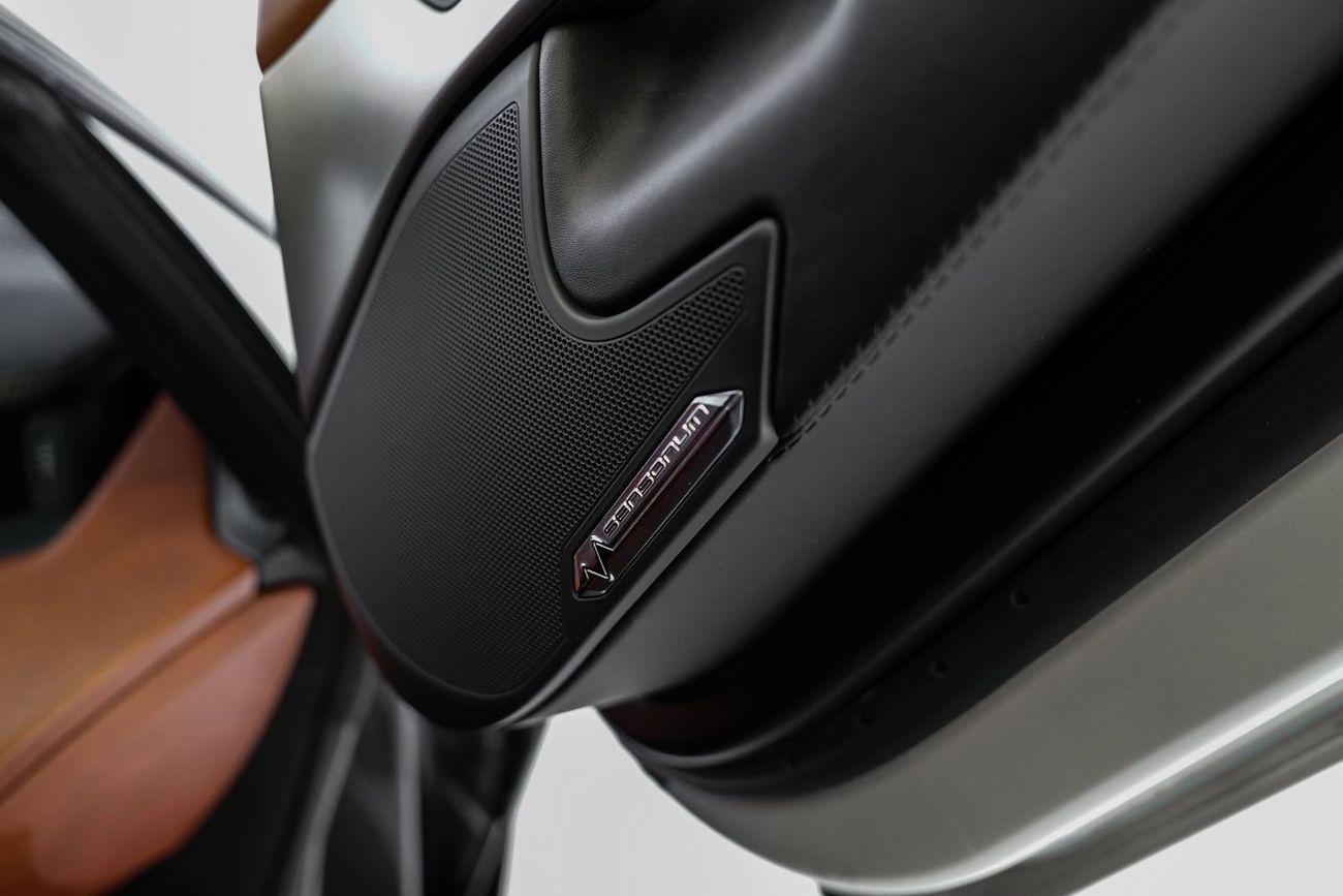 لامبورغيني أفينتادور 6.5L V12