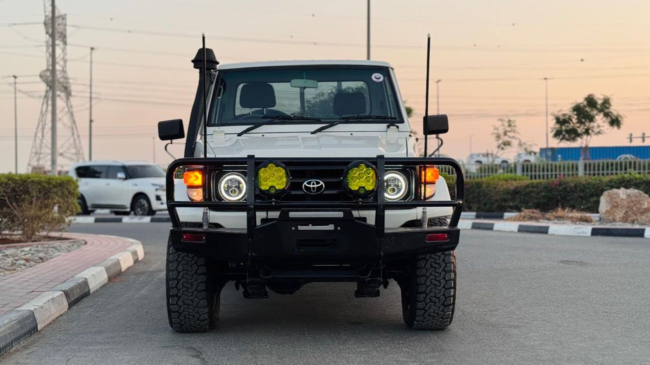 Toyota Land Cruiser Pick Up SINGLE CABIN | MANUAL TRANSMISSION | 4.2L DIESEL ENGINE | BULL BAR