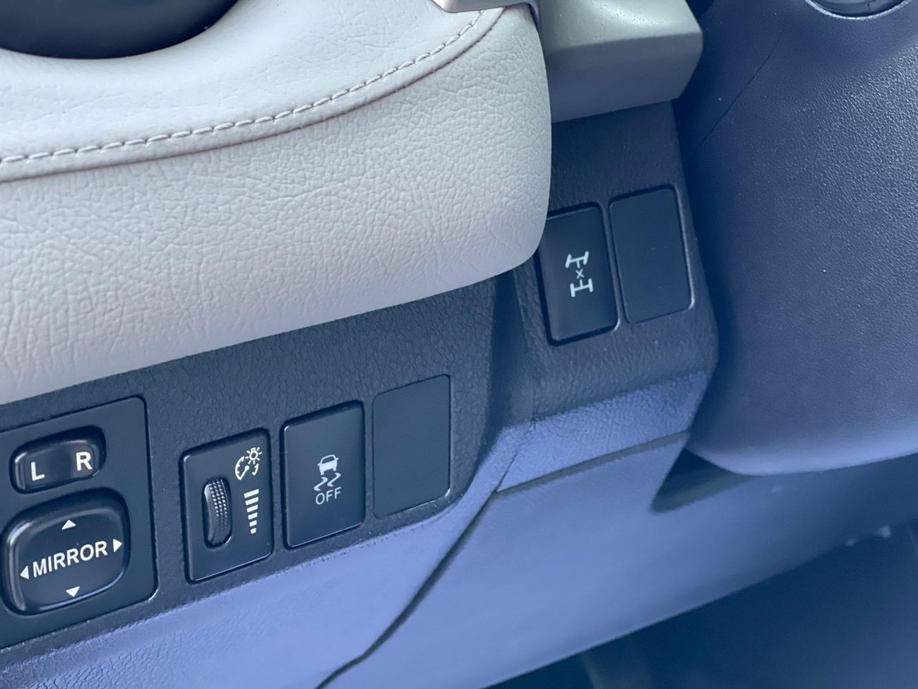 Toyota RAV4 VXR Rav4 XLE FULL OPTIONS 4X4