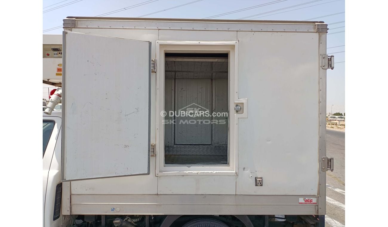 تويوتا هيلوكس 2.7L, 15" Tyre, Xenon Headlights, Fabric Seats, Chiller, Front A/C, Manual Gear Box (LOT # 8200)