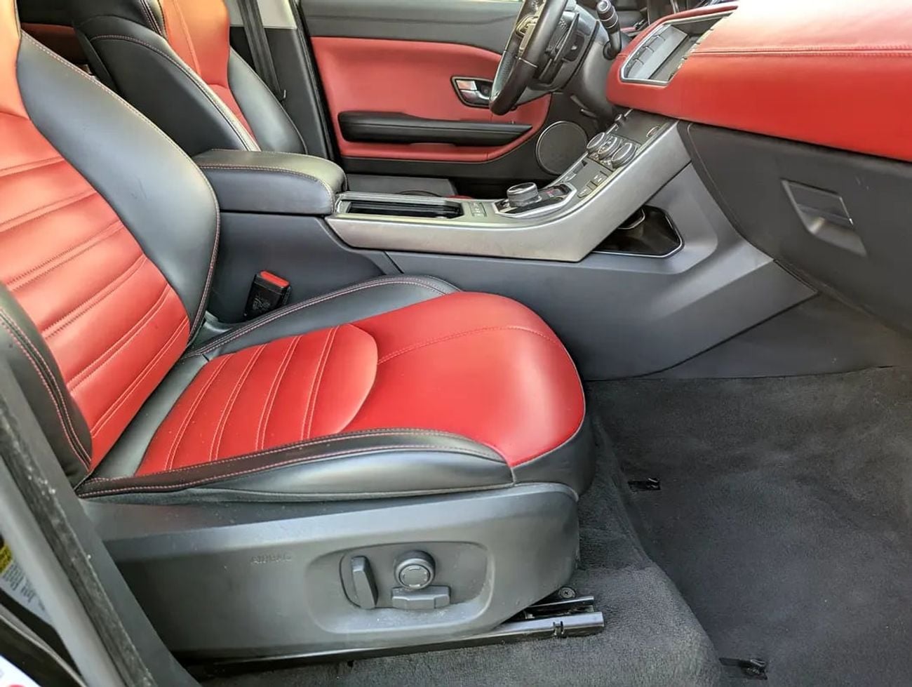 لاند روفر رانج روفر إيفوك SE US Premium Condition Clean Well Maintained Luxury SUV